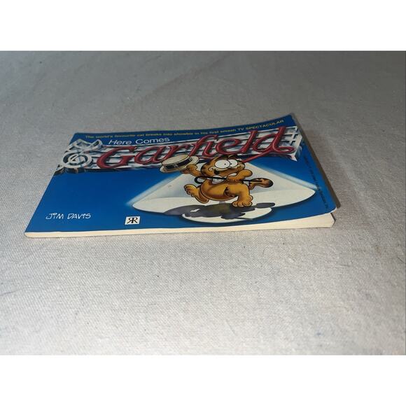 Here comes Garfield paperback softback book, by Jim Davis 1982 ISBN: 034530764X - Picture 4 of 6